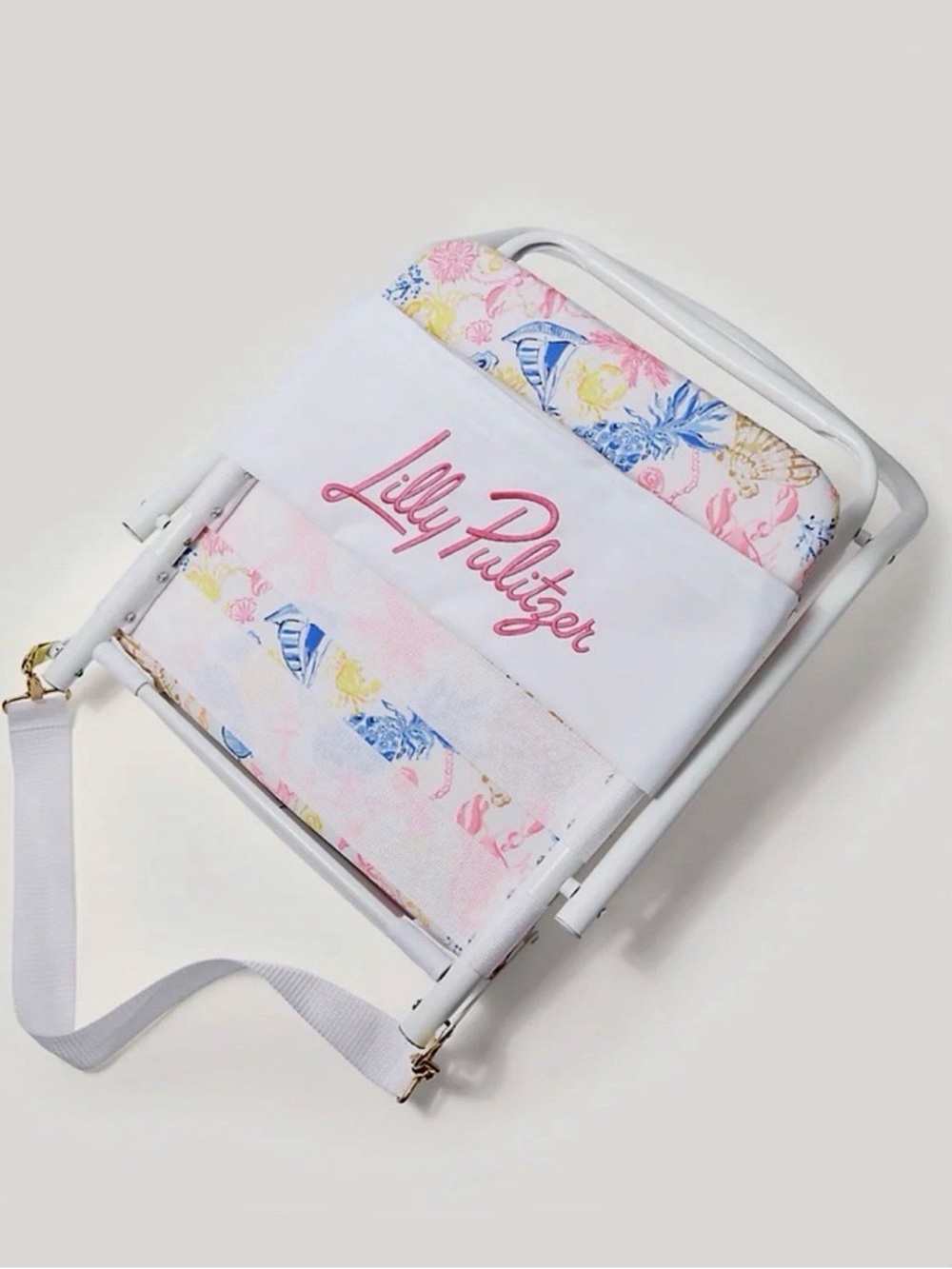 Lilly Pulitzer Beach 🏖️ and Pool 🏊♀️ Folding Beach Chair w strap, NWT - Picture 7 of 10